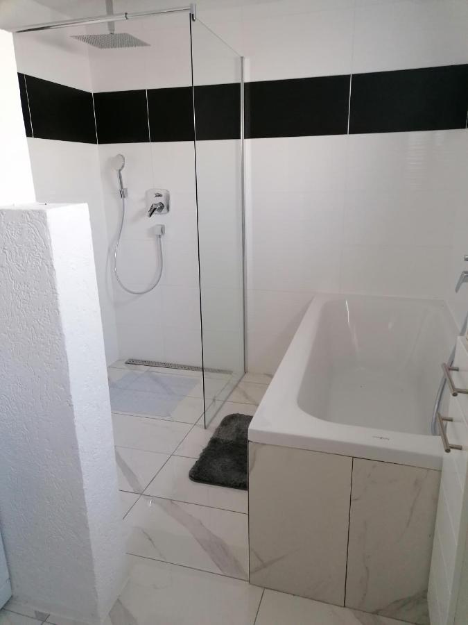 Schoene Einliegerwohnung In Hechingen Bagian luar foto